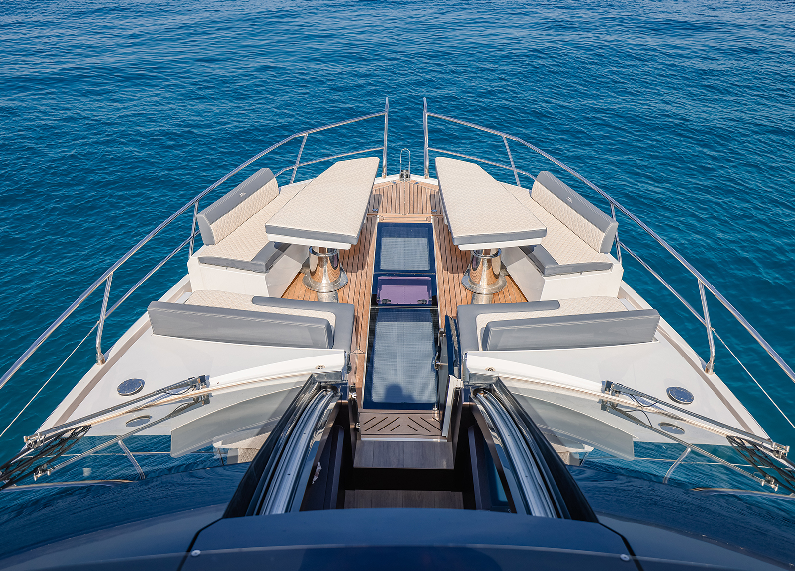 upperdeck luxus yacht galeon 640 fly 2