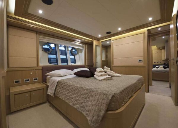 master cabin luxury yacht ferretti navetta 26m dana