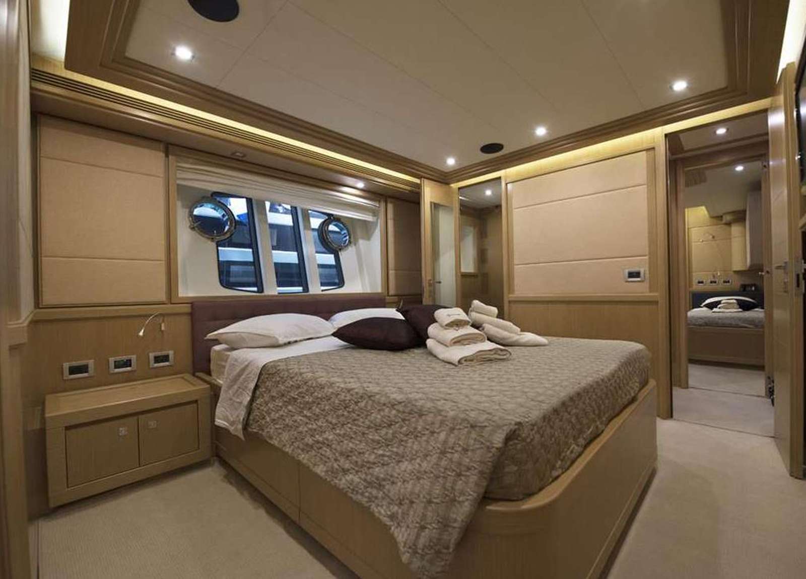 master cabin luxury yacht ferretti navetta 26m dana