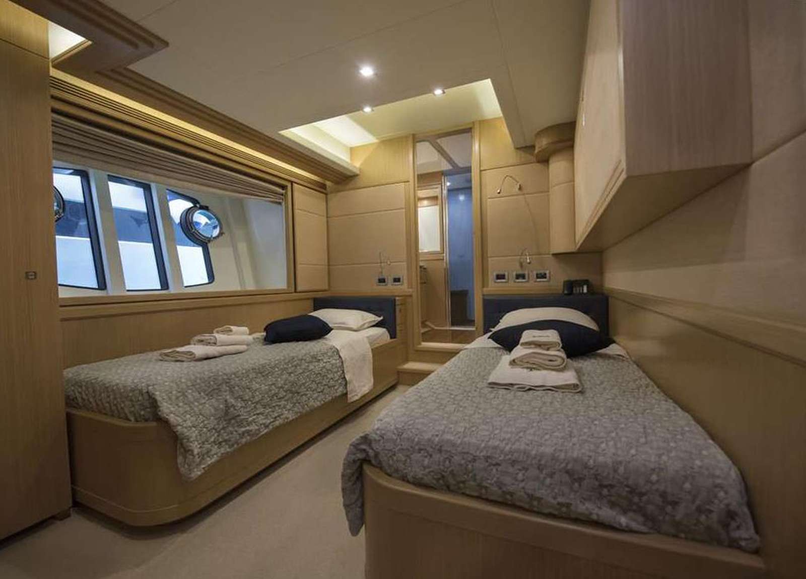 two bed cabin luxury yacht ferretti navetta 26m dana