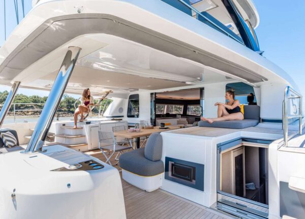 upperdeck luxury catamaran lagoon sixty 5 kingfisher