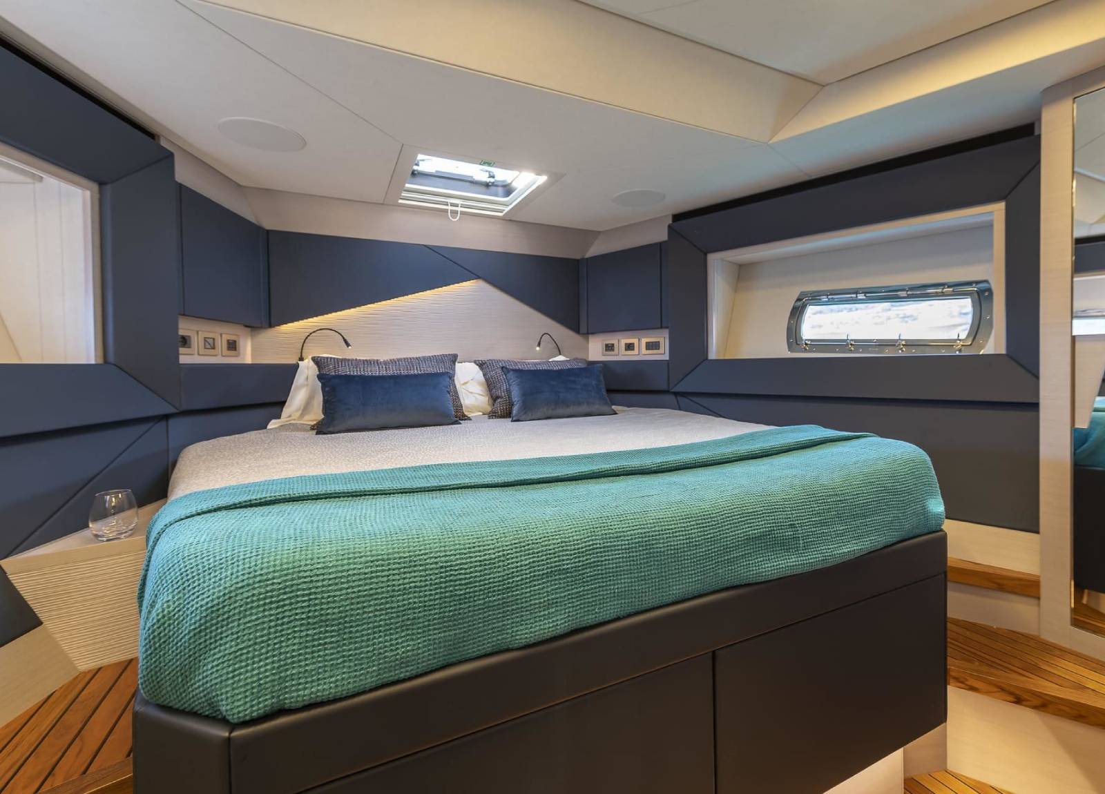 vip cabin luxury yacht pershing 7x marleena viii