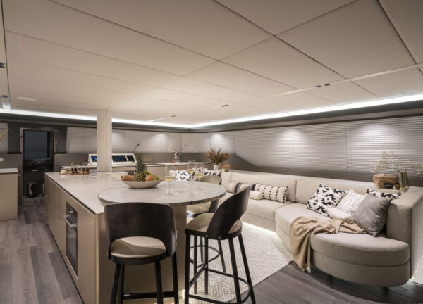 lounge cabin luxury yacht sunreef 70 yolo