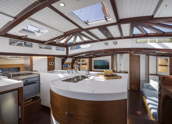 spirit yachts anima II salon