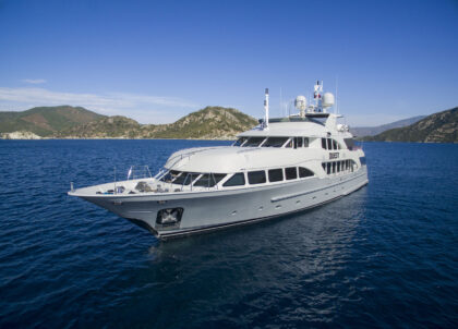 benetti classic 120 quest exterior