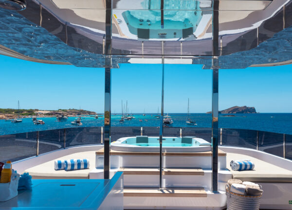 motor yacht aqua jacuzzi