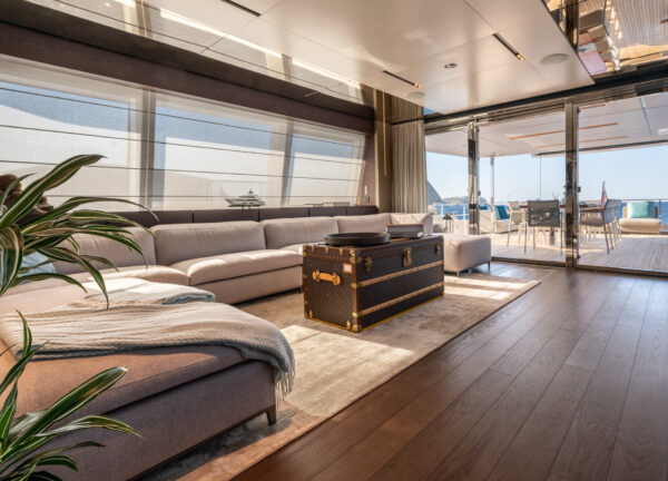 motor yacht aqua salon