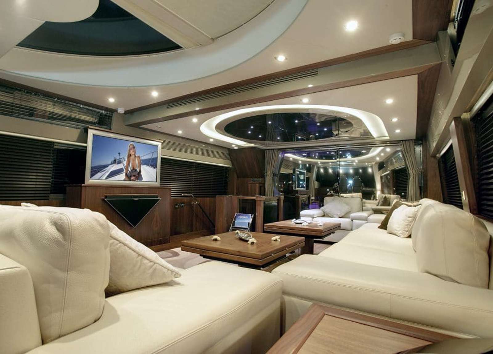 lounge luxury yacht sunseeker predator 92