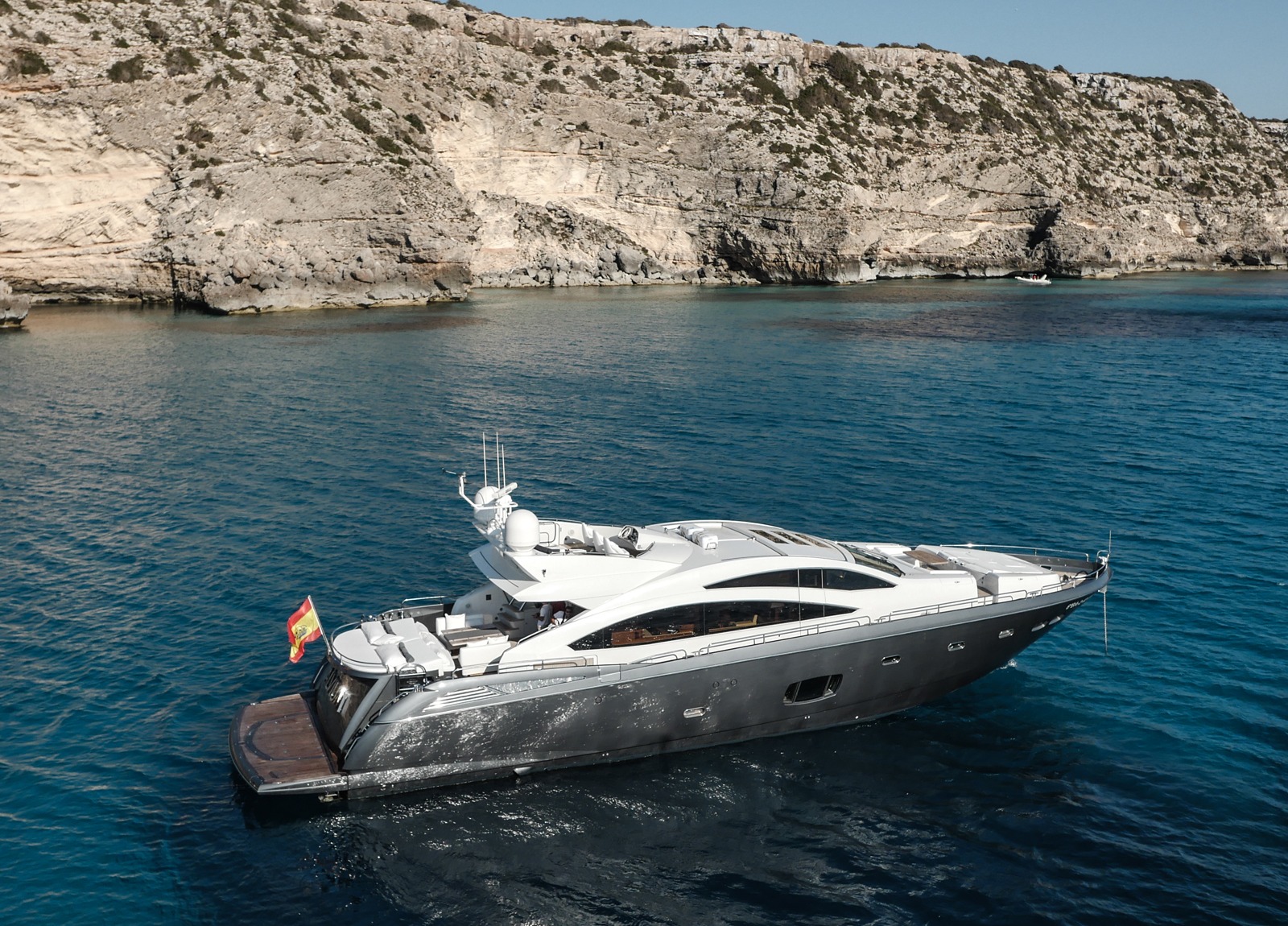 luxury yacht sunseeker predator 84 balearics