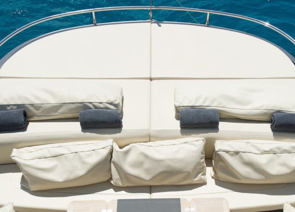 sunbeds luxury yacht sunseeker predator 84