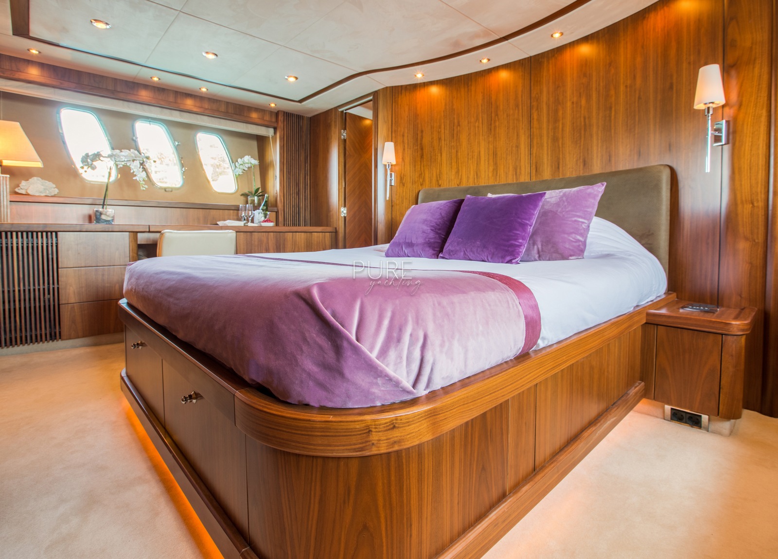 vip cabin sunseeker predator 82 hooligan