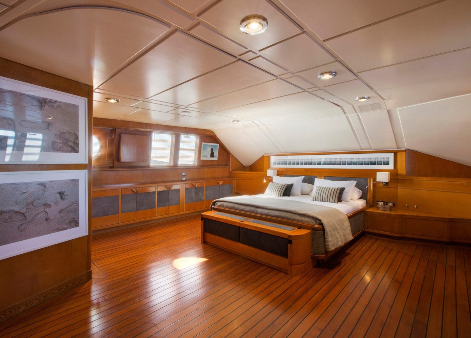 vip cabin luxury yacht picciotti 140 libra greece