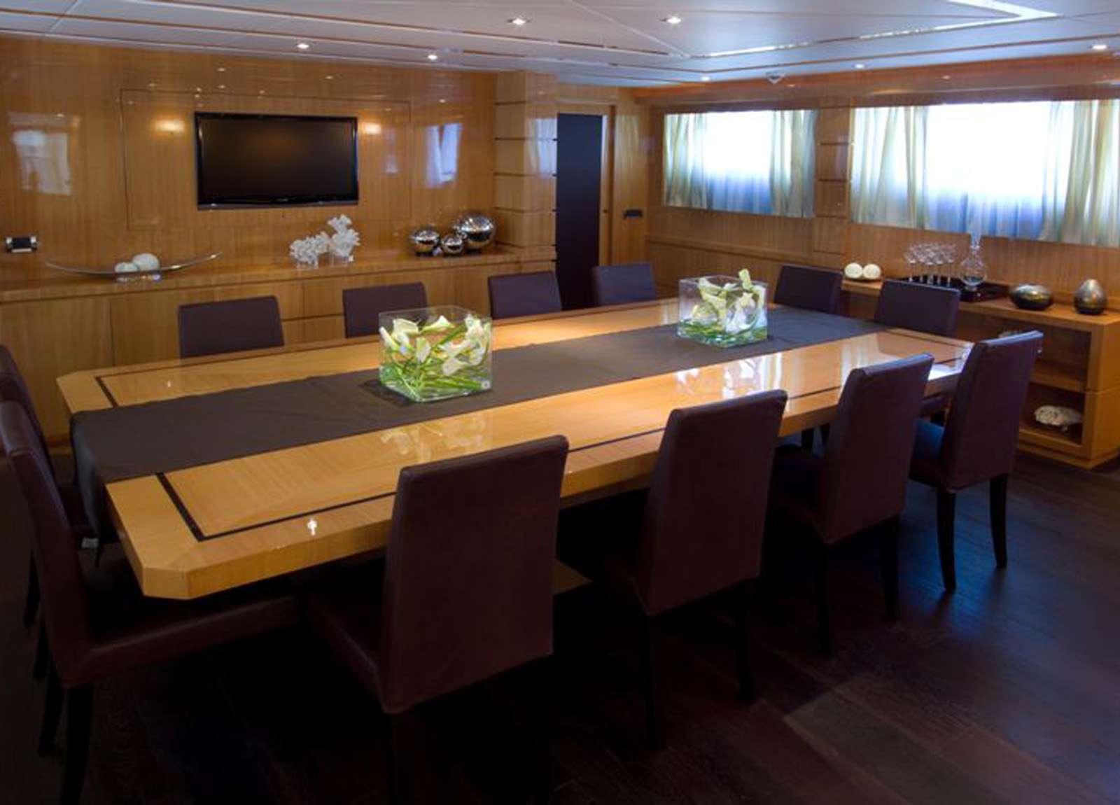 dining table luxury yacht villa sul mare 44m western mediterranean