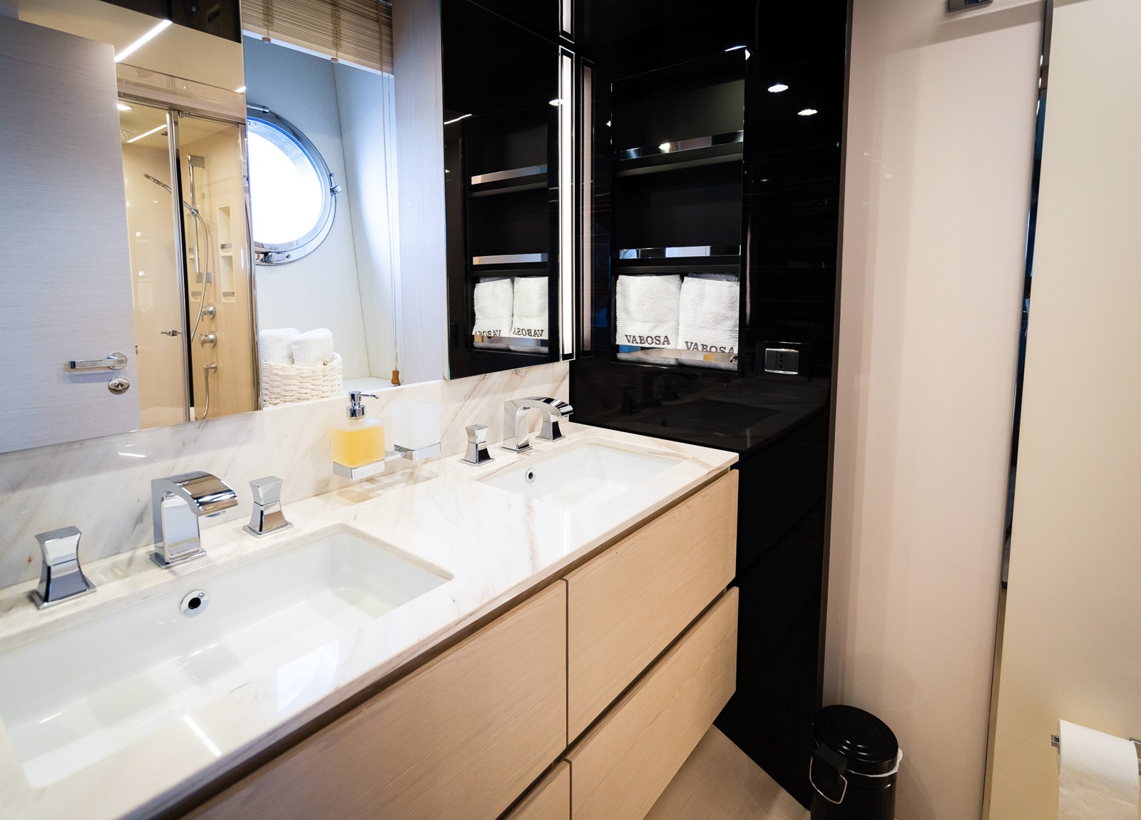 bathroom luxury yacht azimut 72 vabosa