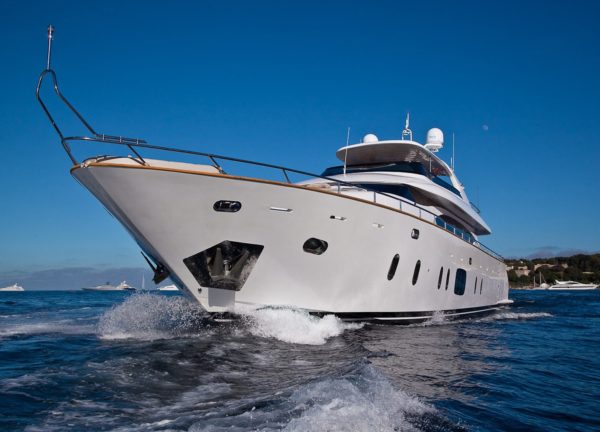 bow luxury yacht maiora 29m aubrey