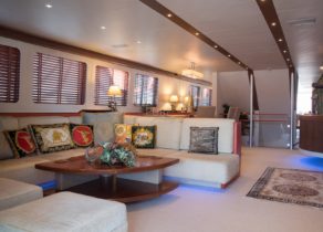livingroom-luxury-yacht-heesen-28m-heartbeat-of-life-spain