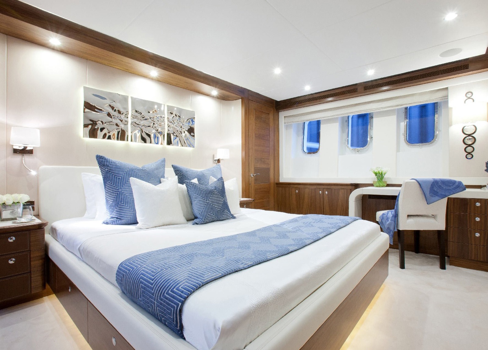 master cabin luxury yacht mulder 286m firefly