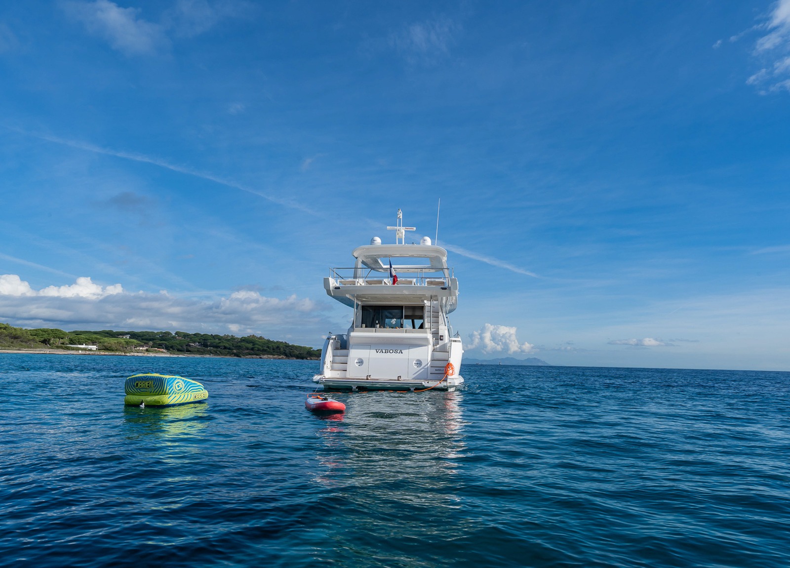 rear luxury yacht azimut 72 vabosa charter