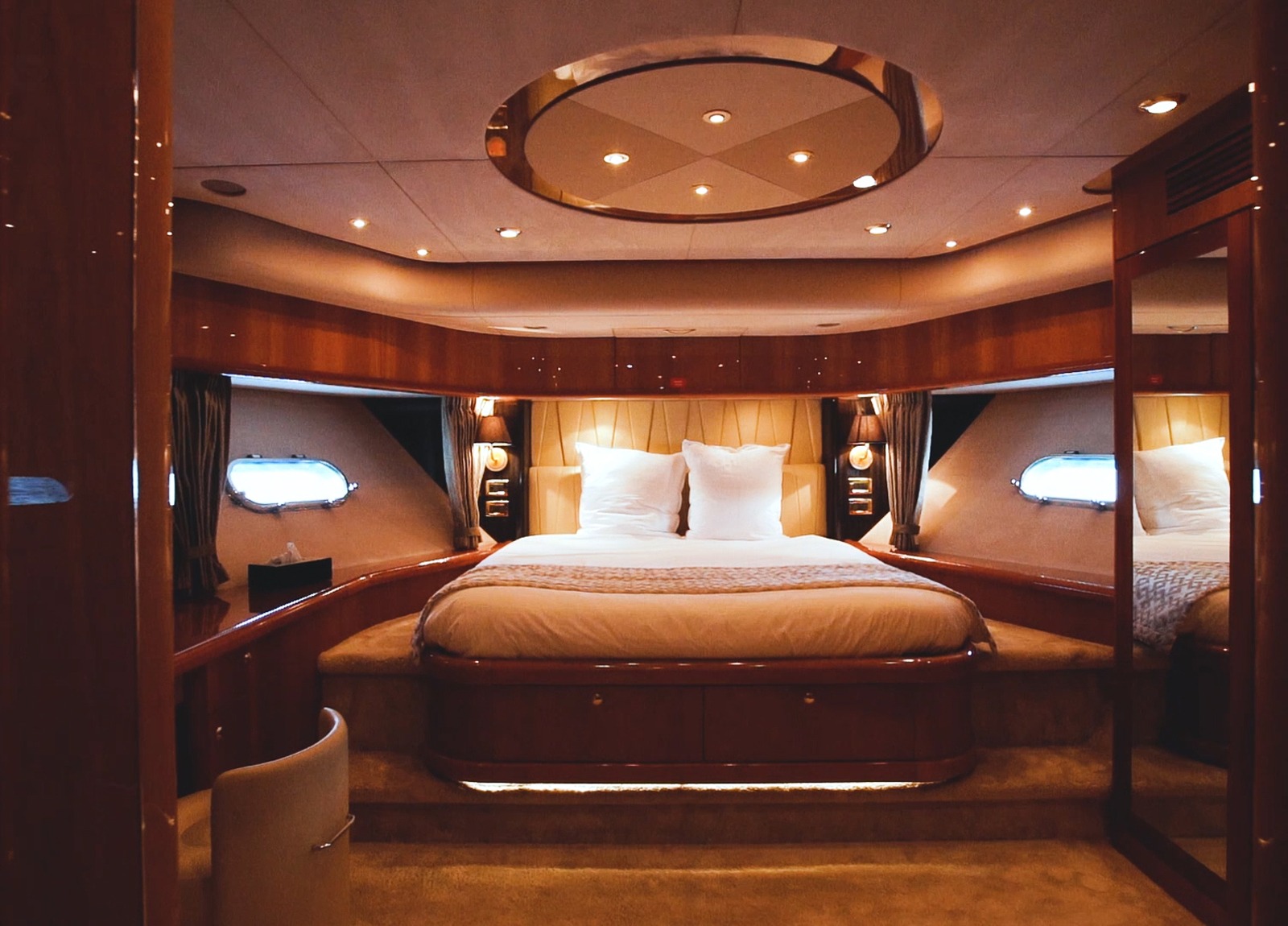 vip cabin sunseeker 28m pearl of london