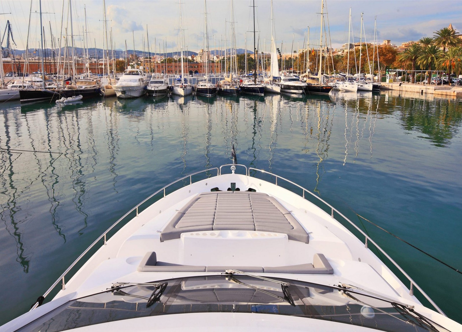 bow luxury yacht sunseeker 75 balearic islands