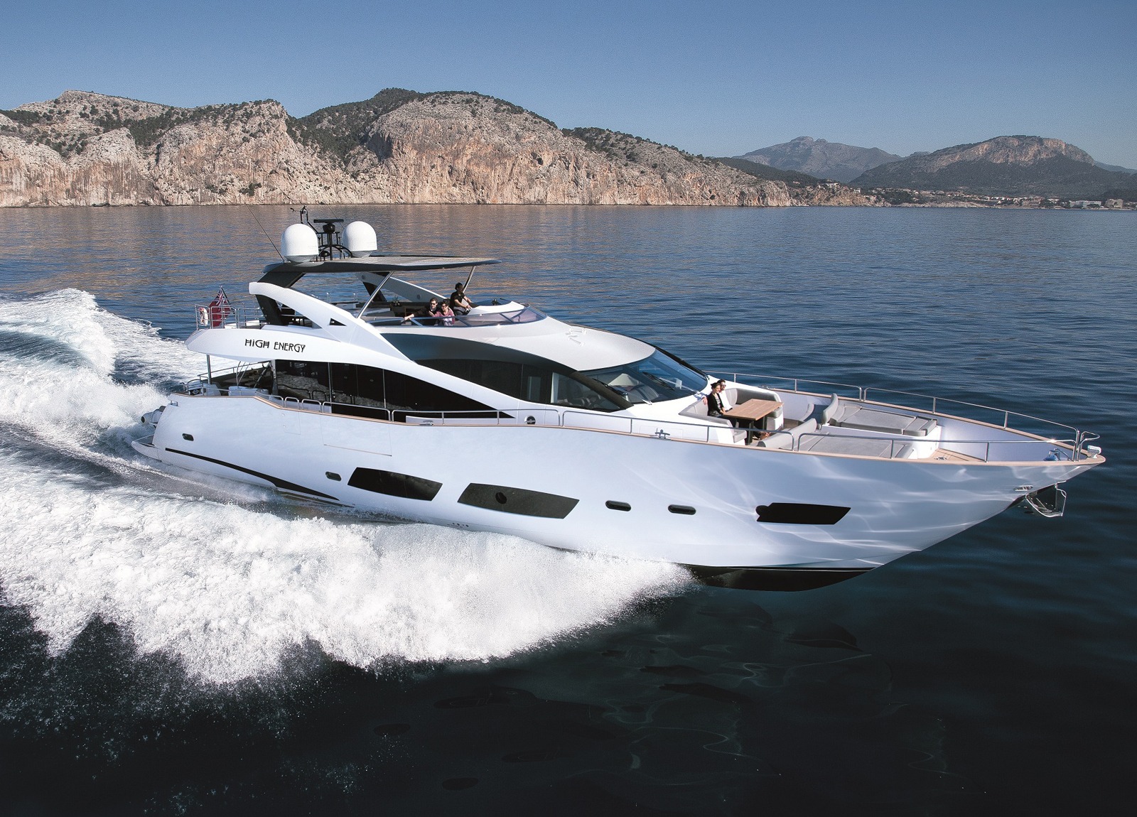 charter luxury yacht sunseeker 28m high energy south france