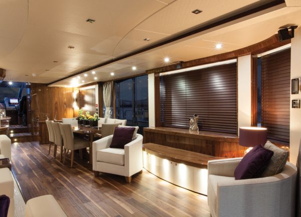 lounge luxury yacht sunseeker 28m high energy south france