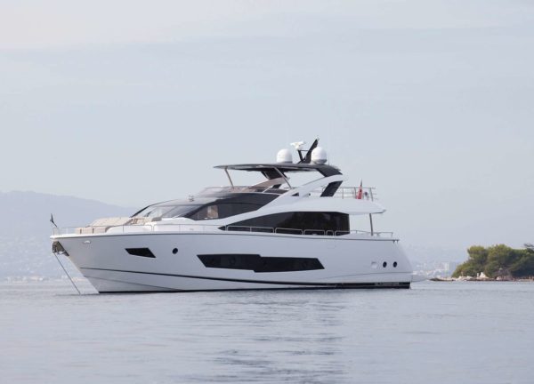 luxury yacht sunseeker 86 blue infinity balearics