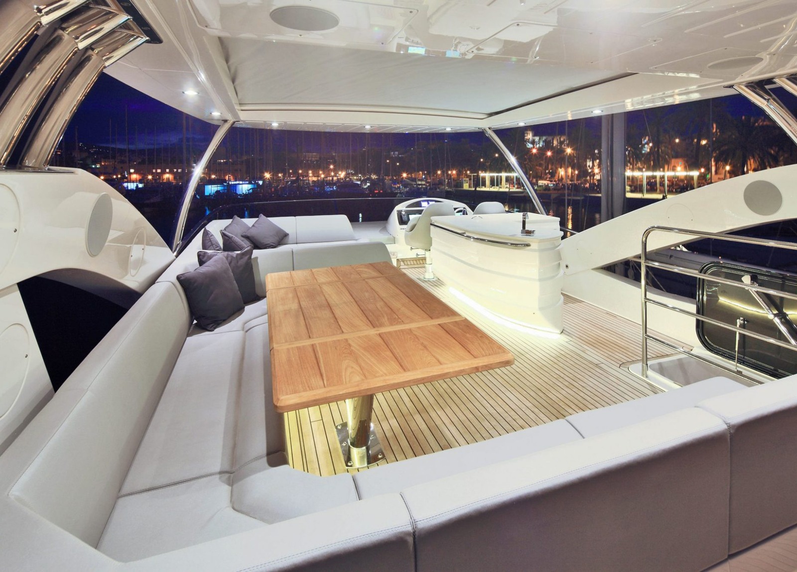 upperdeck seating luxury yacht sunseeker 75 balearic islands