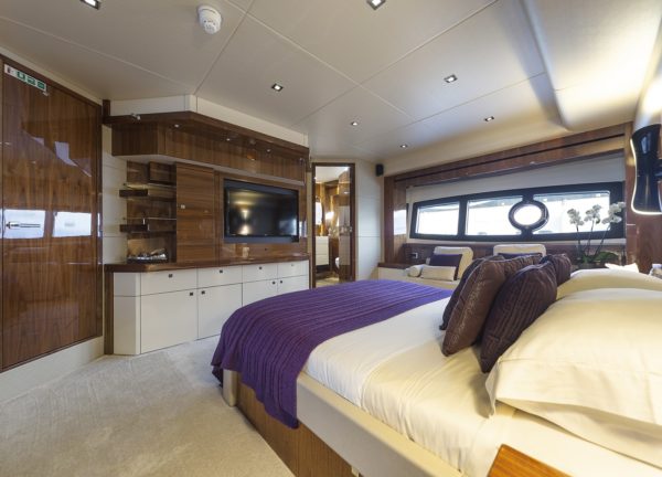 vip cabin luxury yacht sunseeker 28m high energy south france