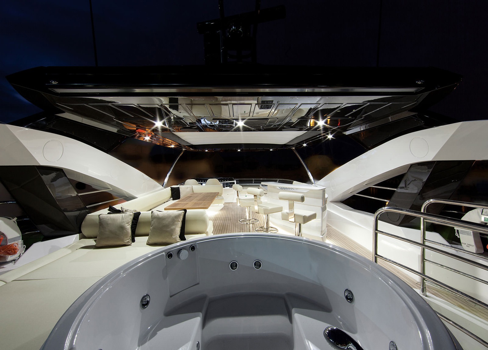 whirlpool luxury yacht sunseeker 28m high energy