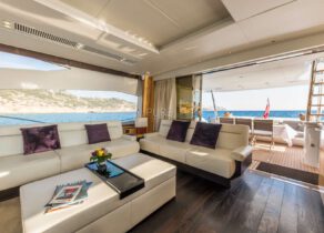 lounge-luxury-yacht-sunseeker-80-seawater-balearics