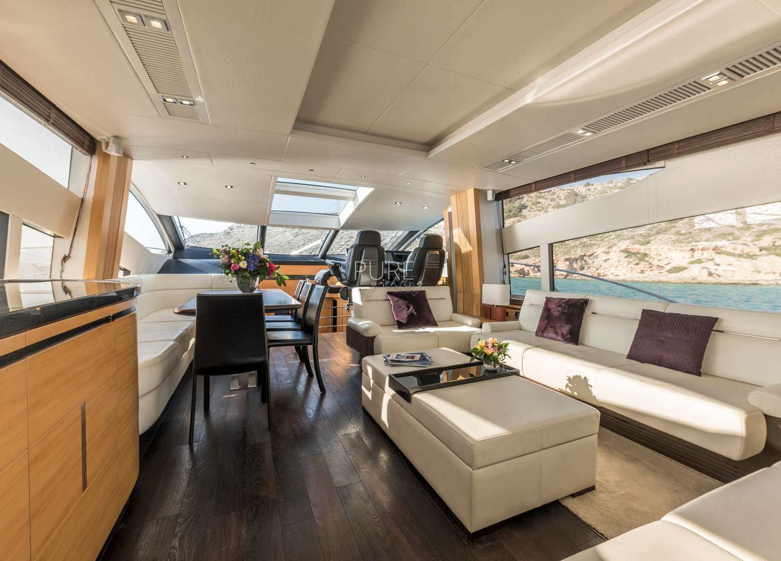 lounge luxury yacht sunseeker 80 seawater