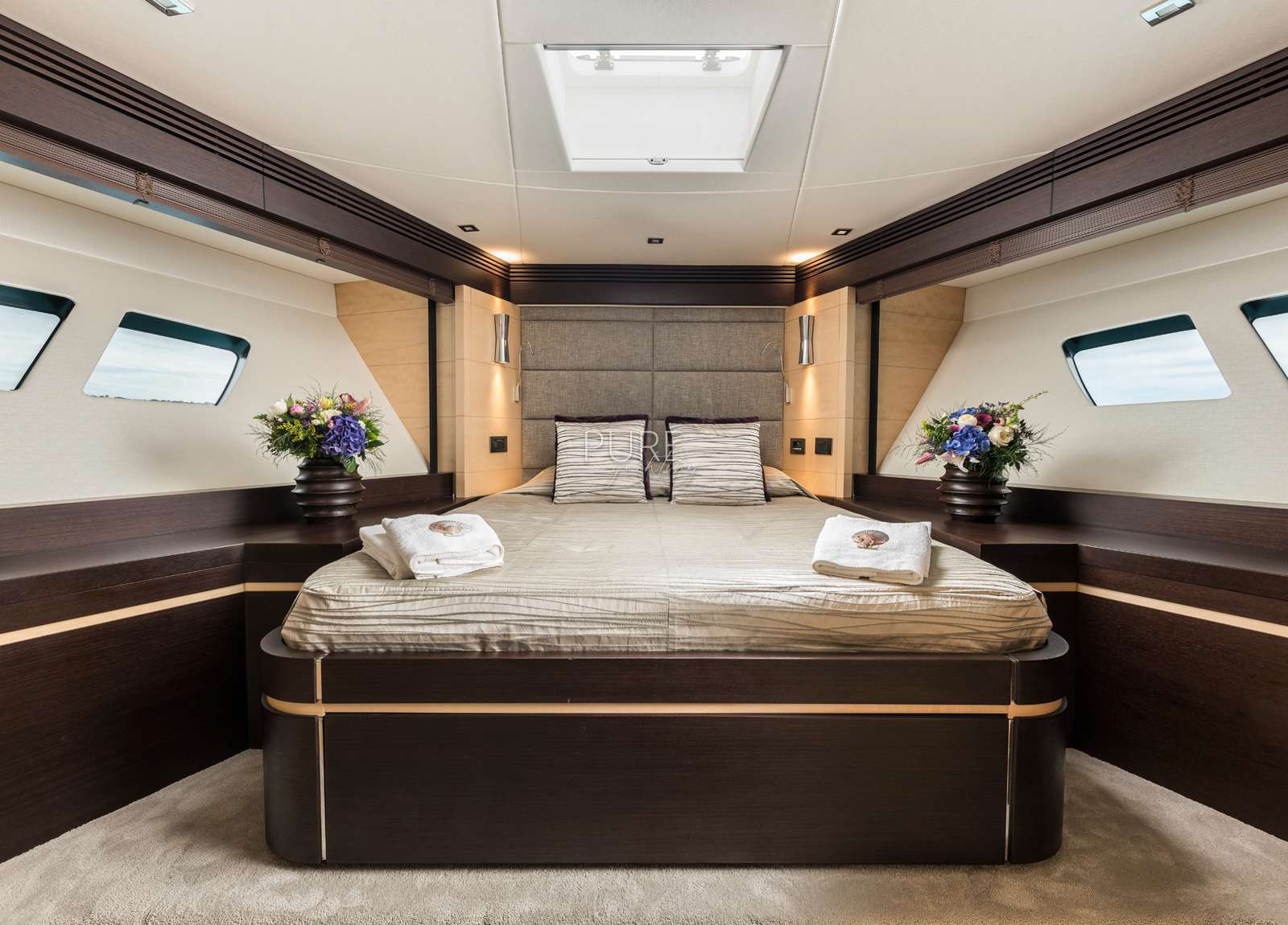 luxury yacht sunseeker 80 seawater cabin