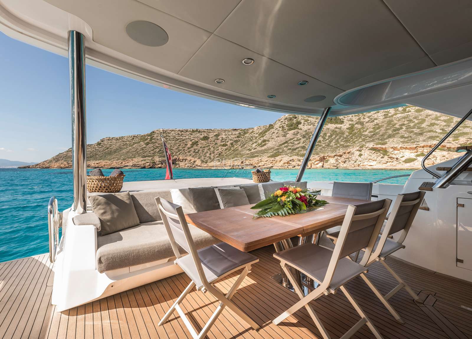 upperdeck seating luxury yacht sunseeker 80 seawater balearic islands