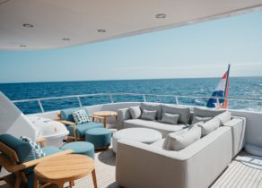upperdeck-luxury-yacht-bandido-90-seal