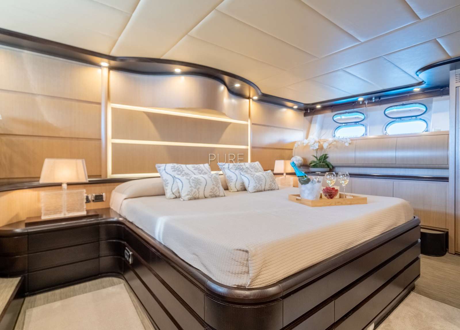 cabin astondoa 102 glx dolce vita ii