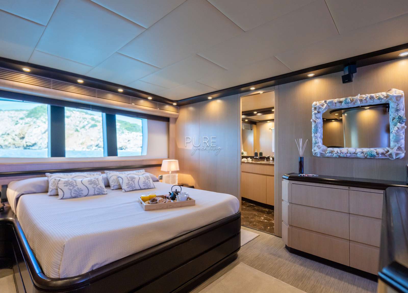 master cabin astondoa 102 glx dolce vita ii