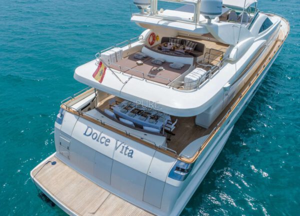 rear luxury yacht astondoa 102 glx dolce vita ii