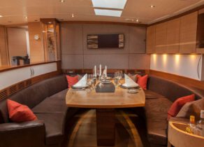 luxury-sailing-yacht-opus-68-helene-dining-table