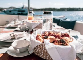 upperdeck-yacht-azimut-29m-koukles-greece