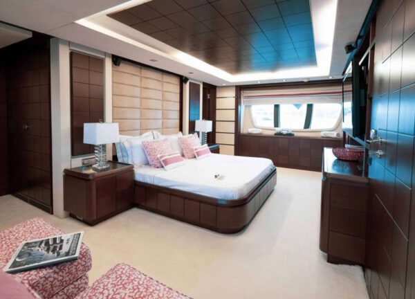 vip cabin azimut 29m koukles greece