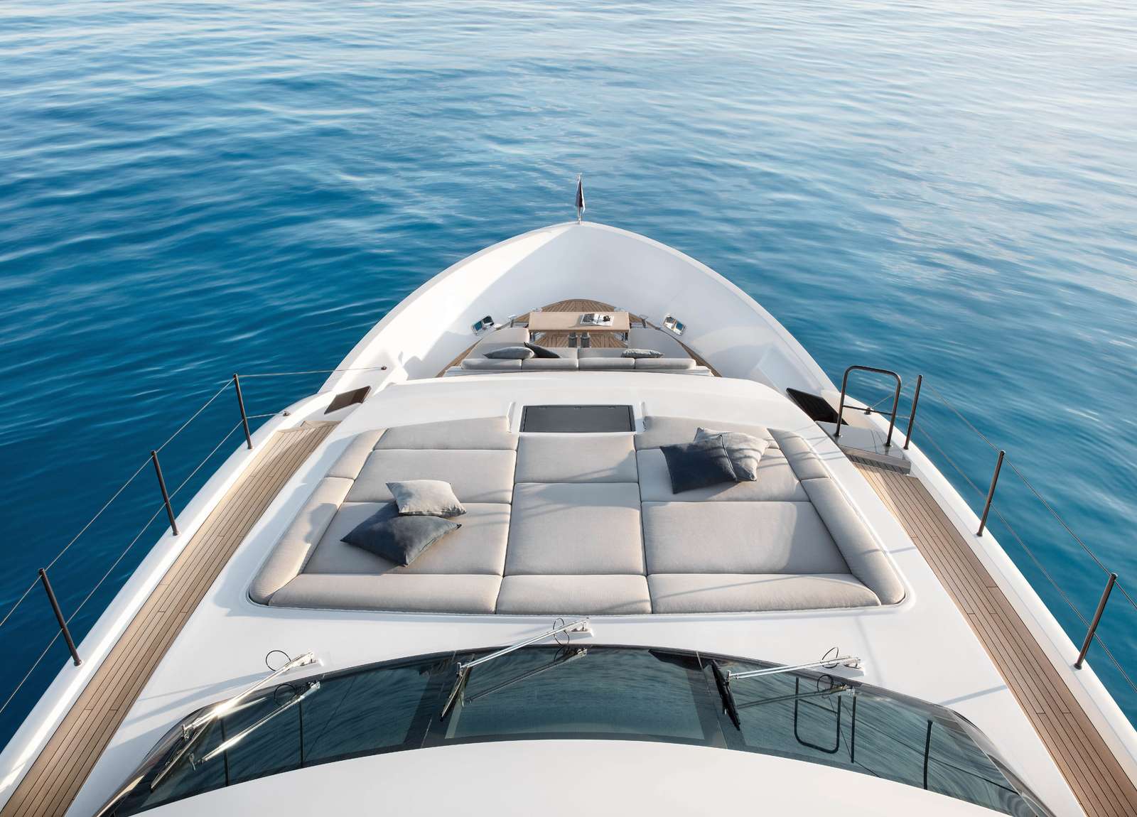 bow luxury yacht sanlorenzo sl 90 asymmetric seven cote d azur