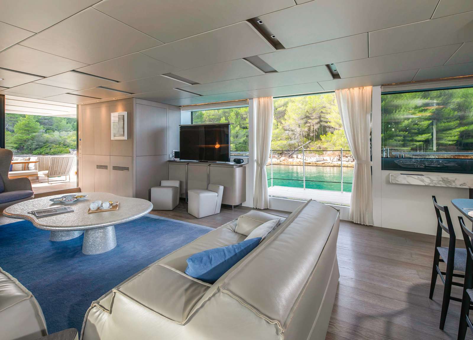 lounge luxury yacht sanlorenzo sl 106