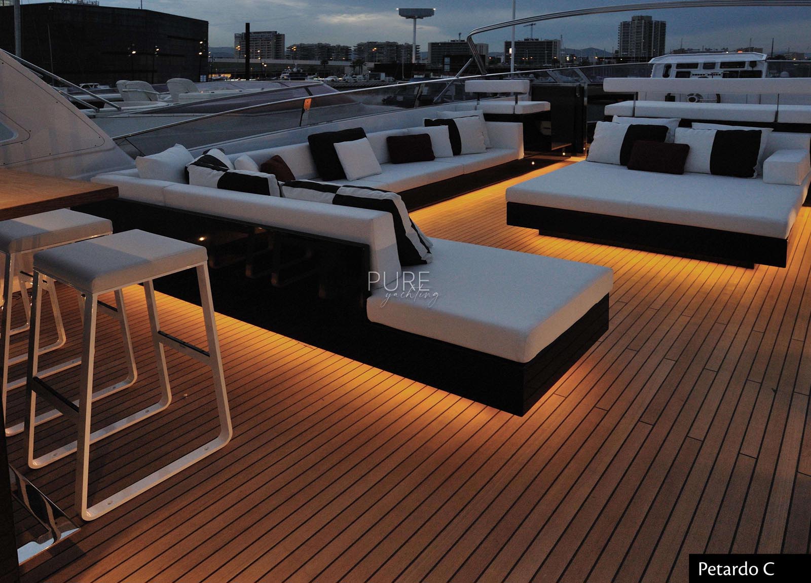 upperdeck luxury yacht mondomarine 85 petardo c