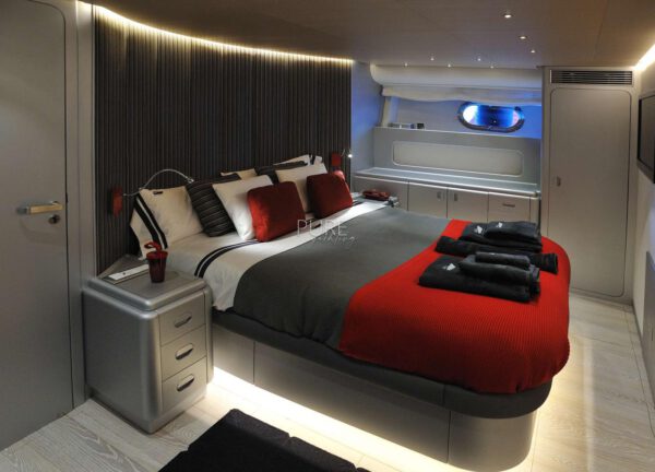 vip cabin mondomarine 85 petardo c balearic islands