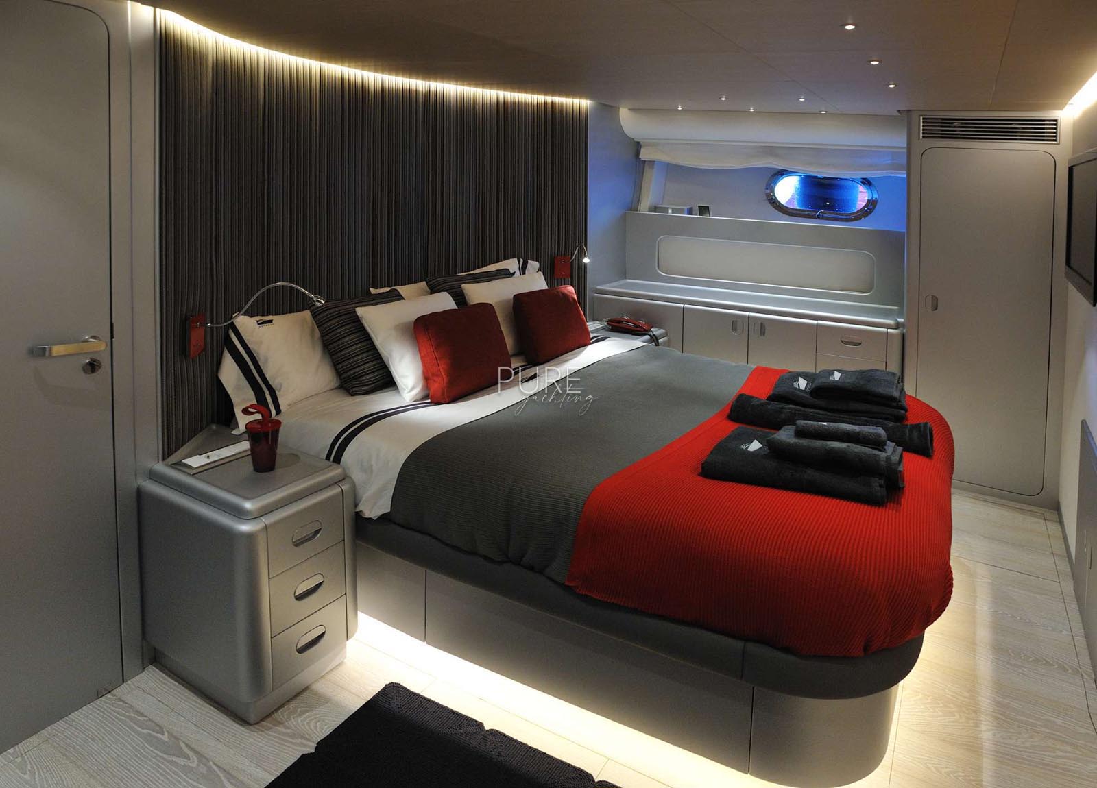 vip cabin mondomarine 85 petardo c balearic islands