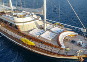 motorsailer-sdogu-aerial-exterior