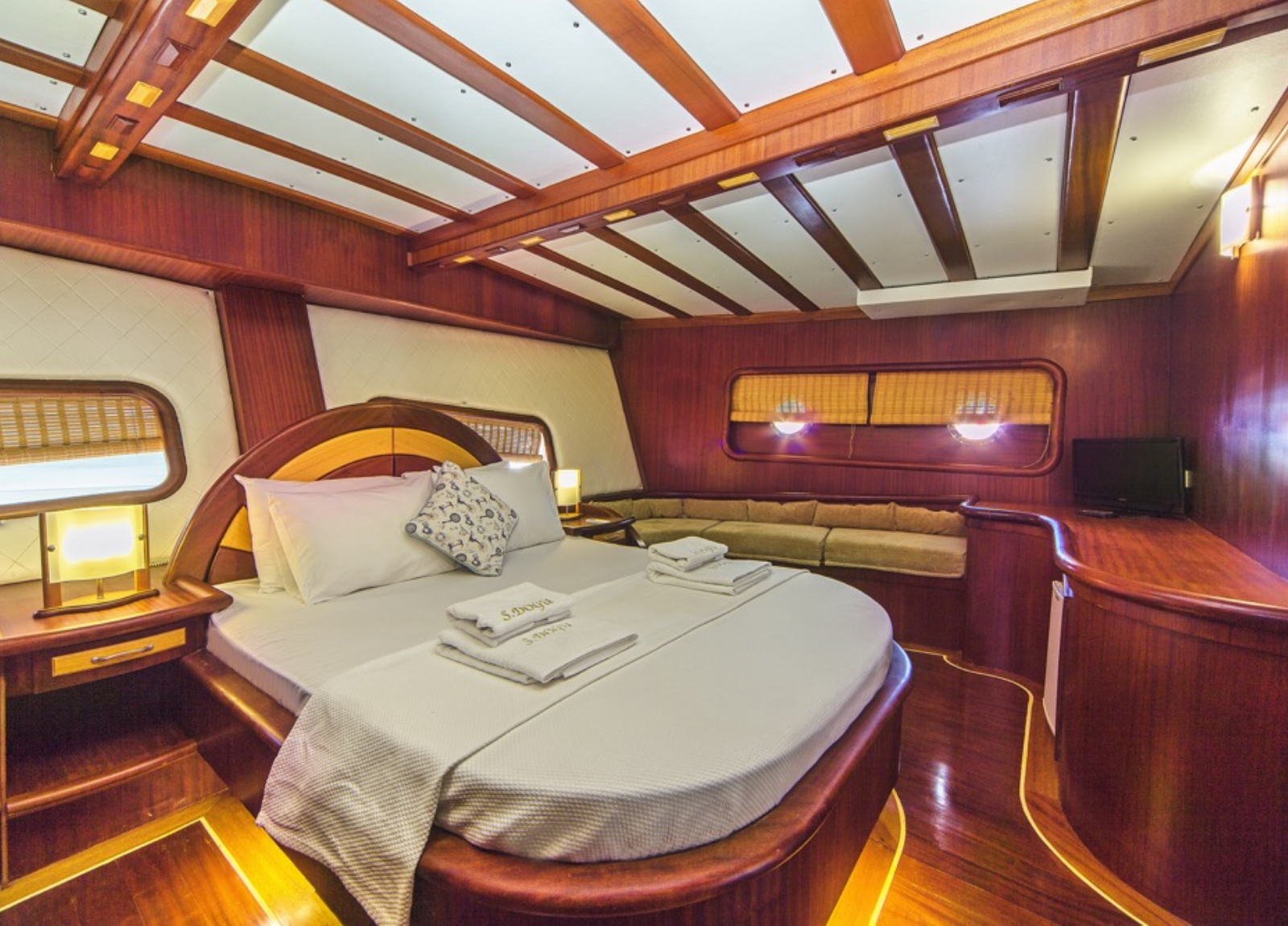 motorsailer sdogu master cabin