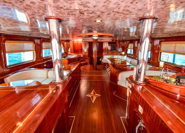 motorsailer sdogu salon