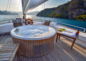 motorsailer-sdogu-upper-deck